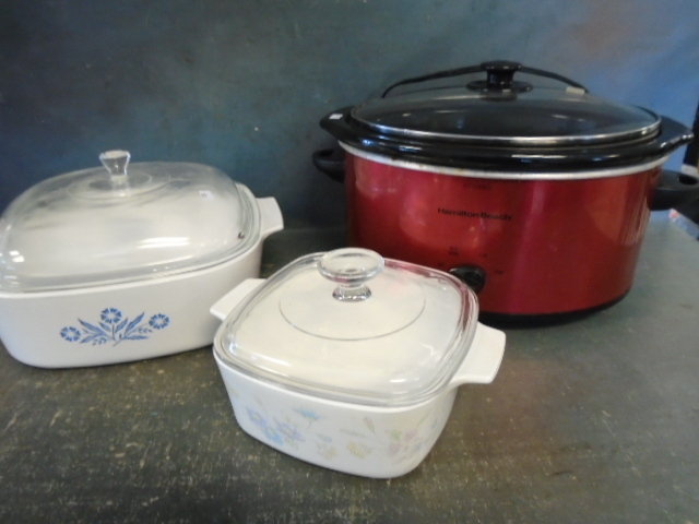 lot 117 image: Slow Cooker and Corningware