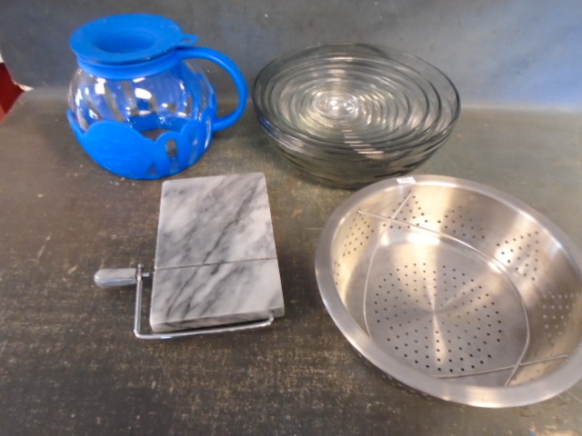 lot 118 image: Nesting bowls, Colander and More