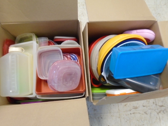 lot 131 image: Miscellaneous Bowl and containers
