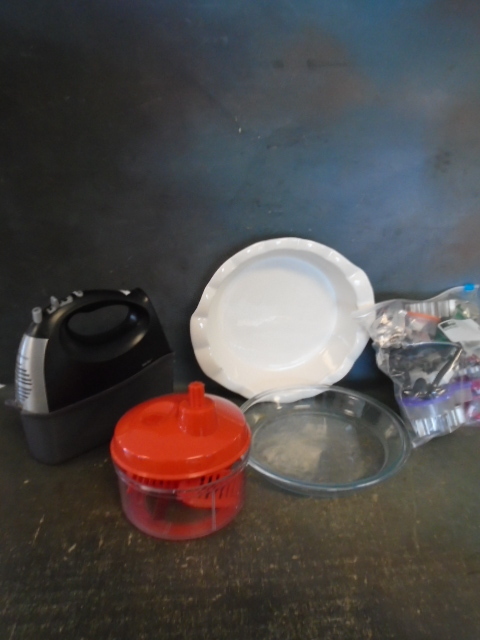 lot 129 image: Kitchen Items