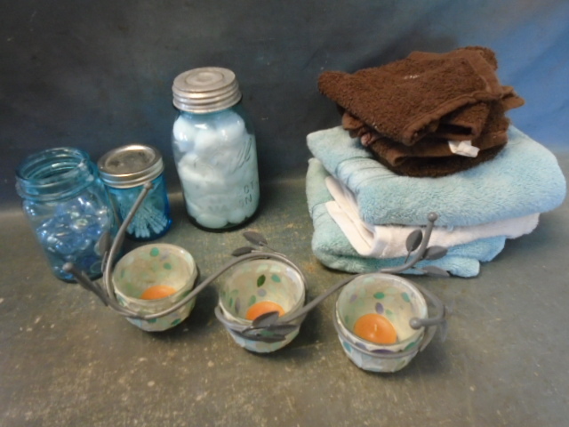 lot 142 image: Towels and Decorative Items