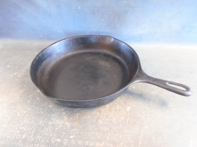 lot 148 image: Cast Iron Skillet