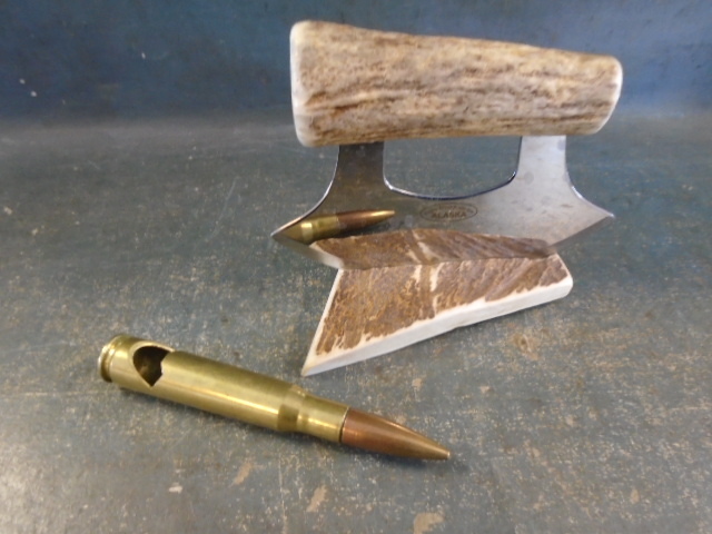 lot 152 image: Ulu and Bottle opener
