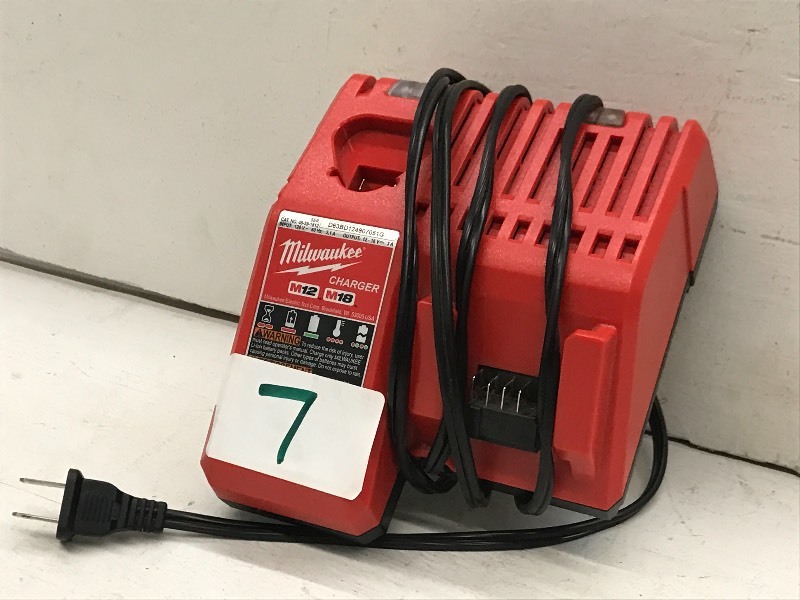 lot 7 image: Milwaukee M12  M18 Battery Charger