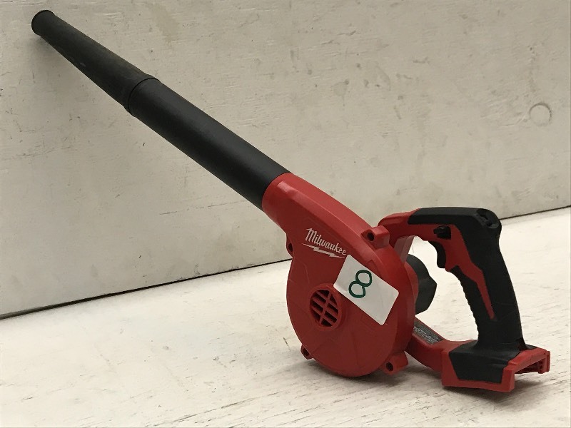 lot 8 image: Milwaukee Compact Blower