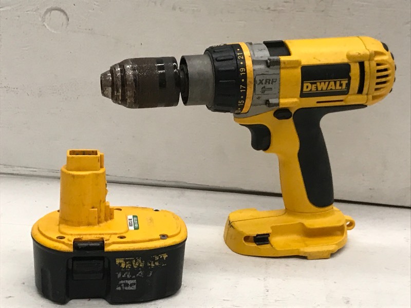 lot 54 image: DeWalt 14.4Volt Cordless Tool Set