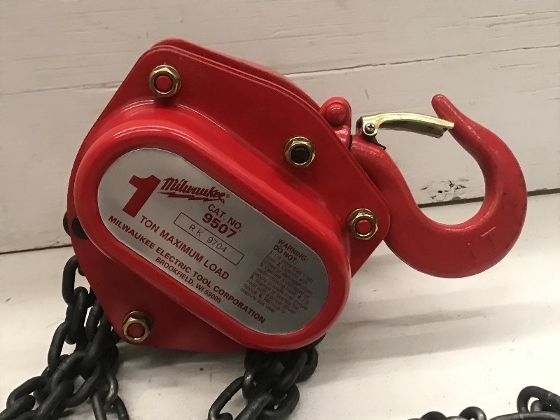 lot 1A image: Milwaukee 1-Ton Chain Hoist