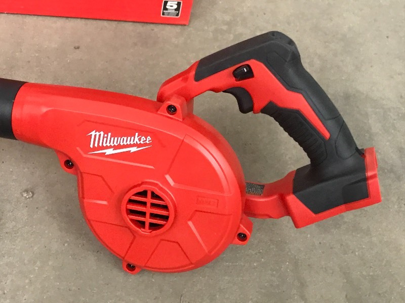 lot 3A image: Milwaukee Cordless Compact Blower