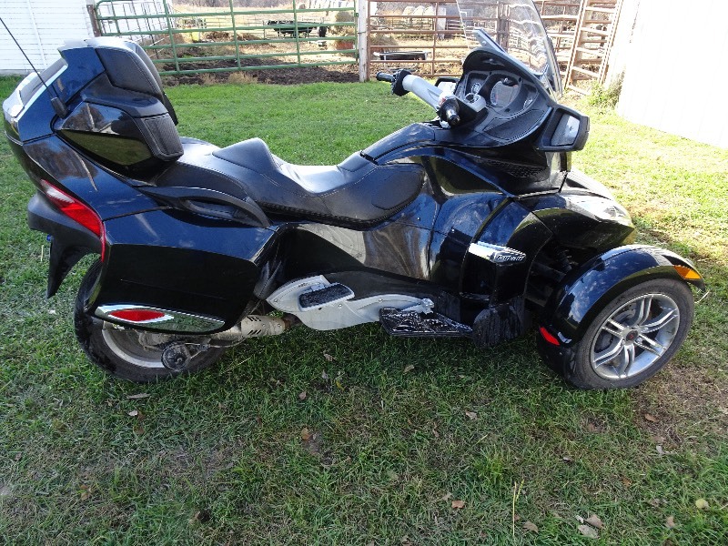 lot 5 image: 2010 Can-Am Spyder RT-S SE5