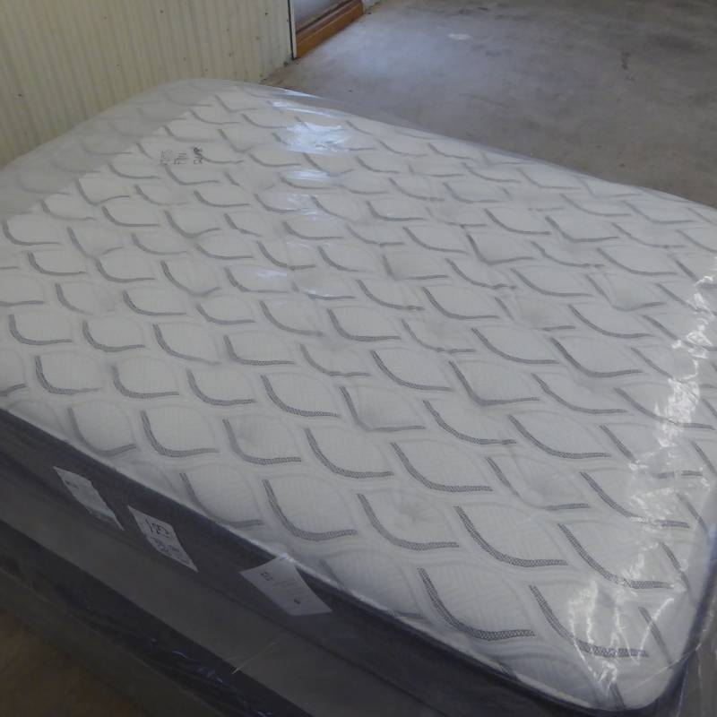 lot 3 image: Brand New Sealy Response Performance Attendance Plush Full Mattress