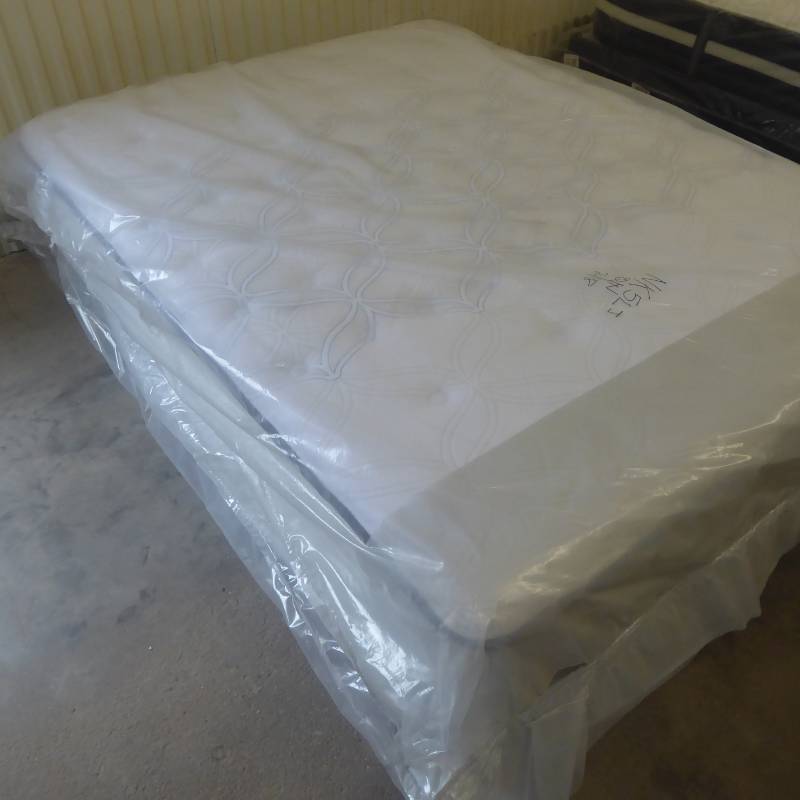 lot 4 image: Brand New Sealy Posturepedic Anniversary Plush Queen Mattress