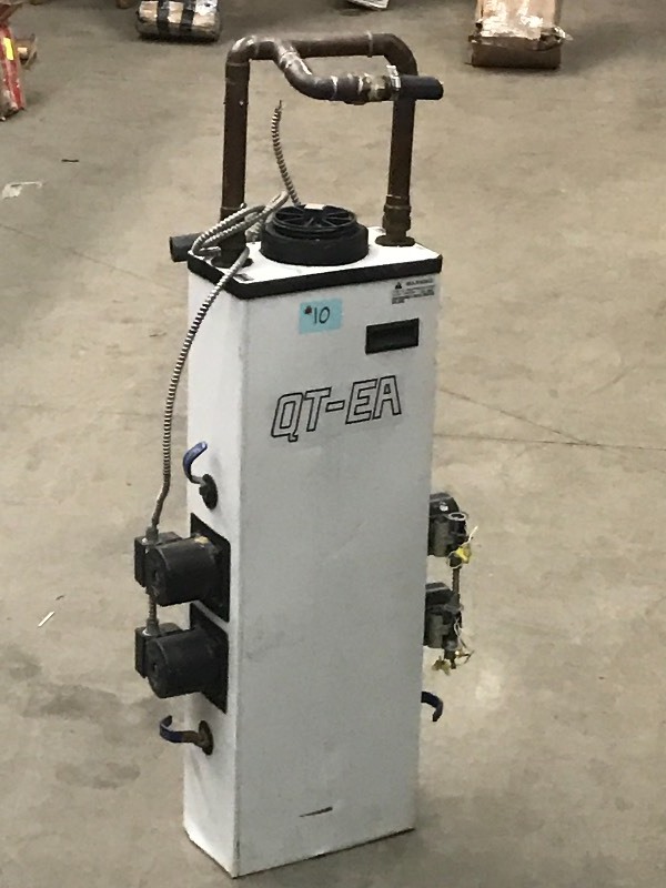lot 10 image: B&D MFG 4 Pump QT-EA Flow Center - ...