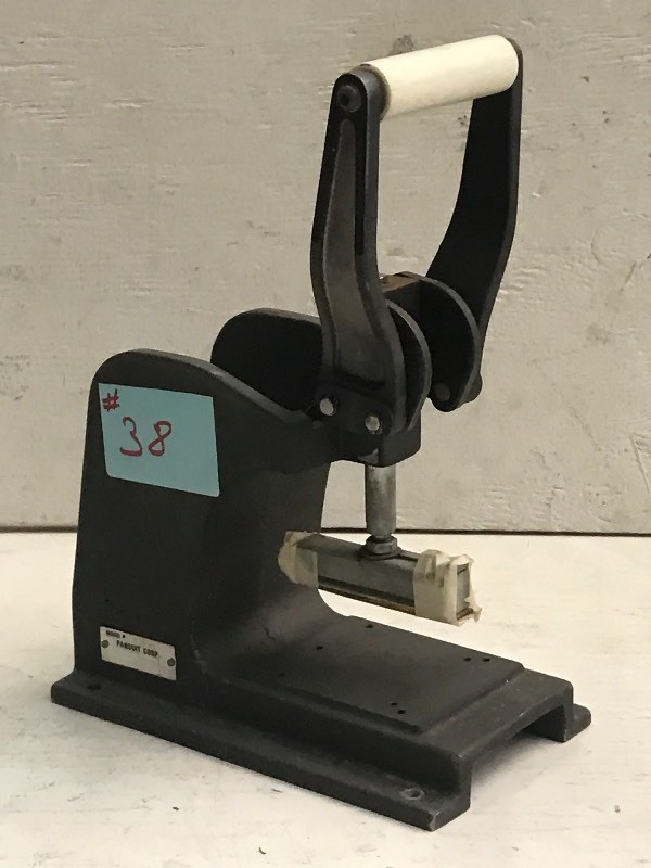 lot 38 image: Panduit MCP5 Benchtop Press Crimp...