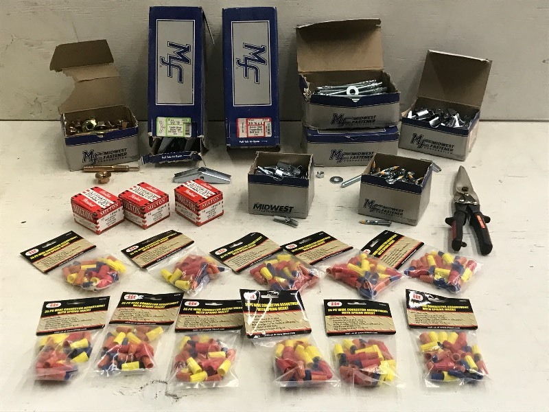 lot 39 image: Box Of (100) Midwest Fastener Hollo...