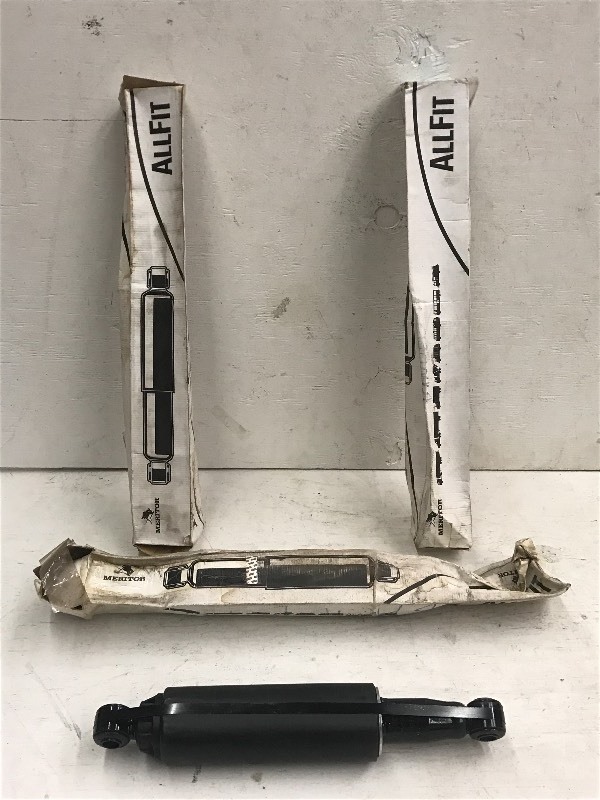 lot 82 image: Lot Of (3) Meritor All Fit Shock A...