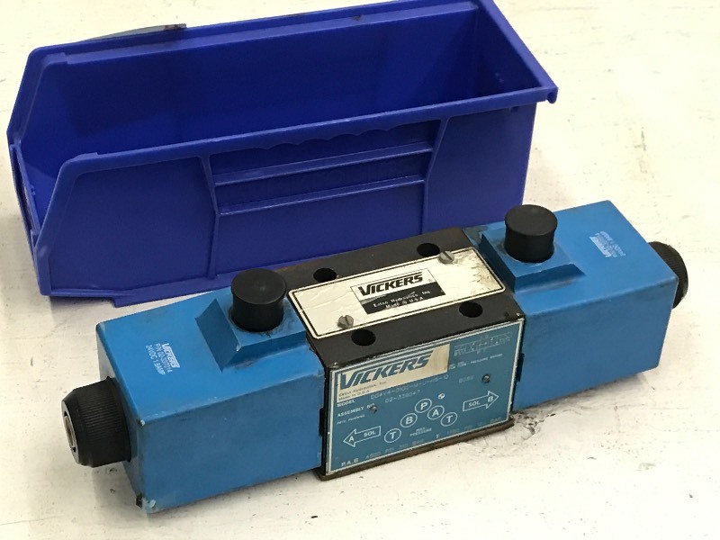 lot 93 image: Eaton Vickers Directional Valve Ass...