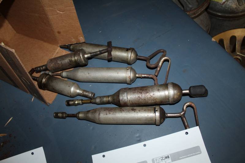 lot 166 image: Grease Guns