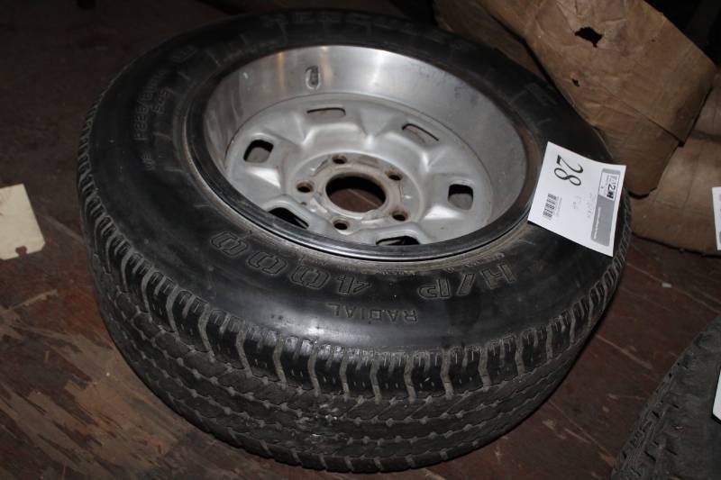 lot 28 image: Hercules P22560R14 Tire with 5in. Bolt 5-Lug 14in. Steel Wheel
