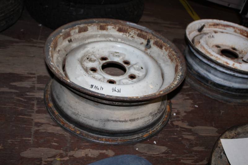 lot 36 image: 15x6 inch 4.75in. Bolt 5-Lug 15in. Steel Wheel