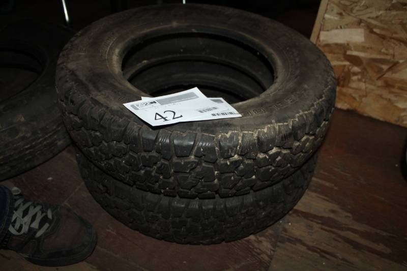 lot 42 image: Trailmaker P15580R13 Tires