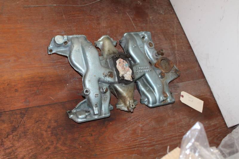 lot 43 image: 1955 Pontiac V8 Intake Manifold