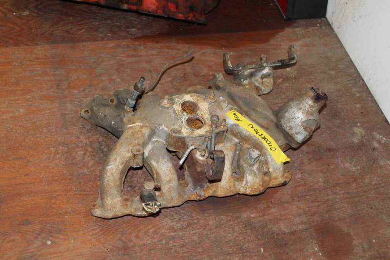 lot 45 image: Cadillac Crookston Hemi V8 Intake Manifold