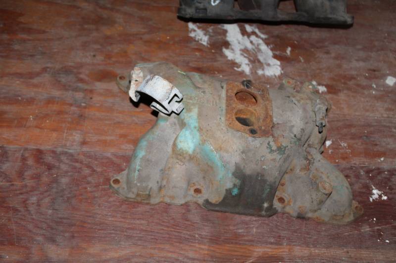 lot 48 image: Cadillac V8 Intake Manifold