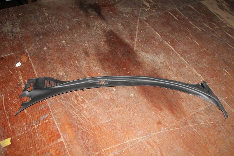 lot 101 image: Under-hood Plastic Cowling