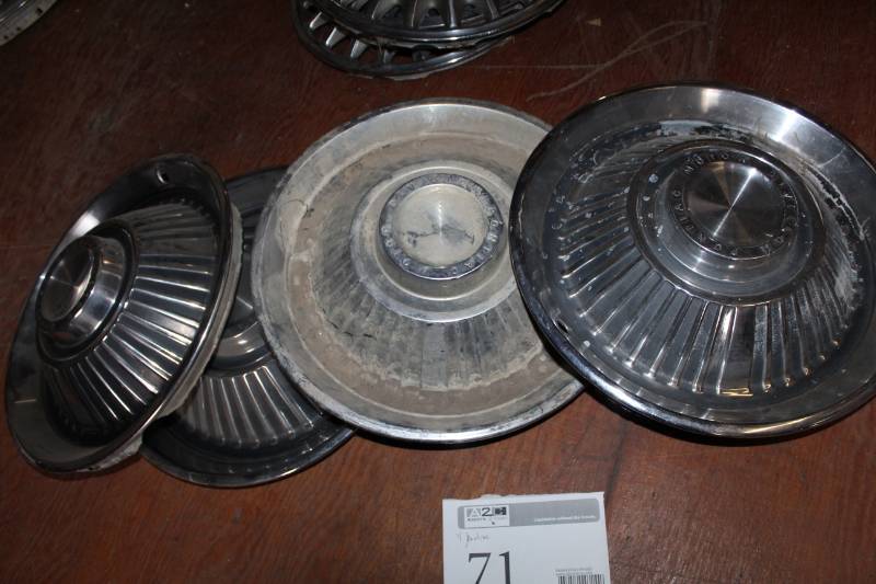 lot 71 image: Pontiac Wheel Hubcaps