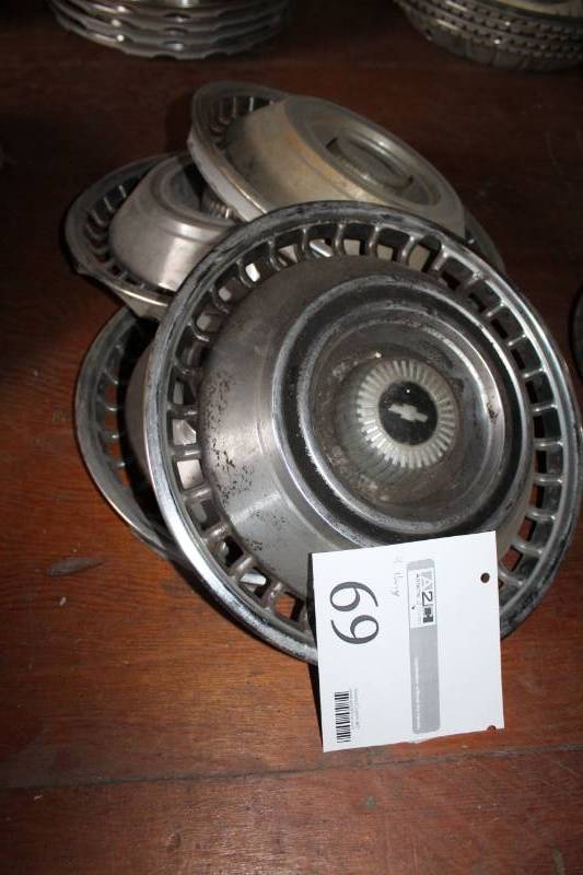 lot 69 image: Chevrolet Wheel Hubcaps