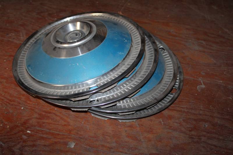 lot 73 image: AMC Wheel Hubcaps