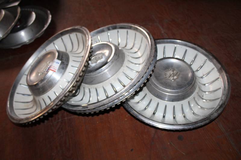 lot 77 image: Cadillac Wheel Hubcaps