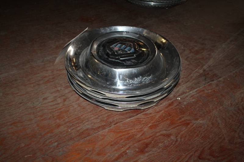lot 85 image: Wheel Hubcaps
