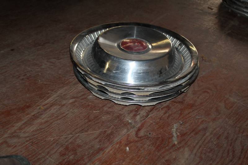 lot 83 image: Buick Wheel Hubcaps