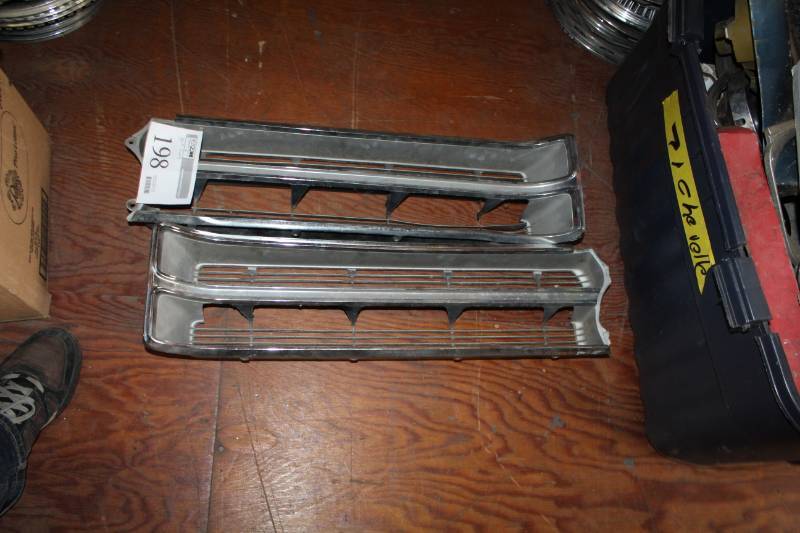lot 198 image: Chevrolet Chevelle Grill Inserts