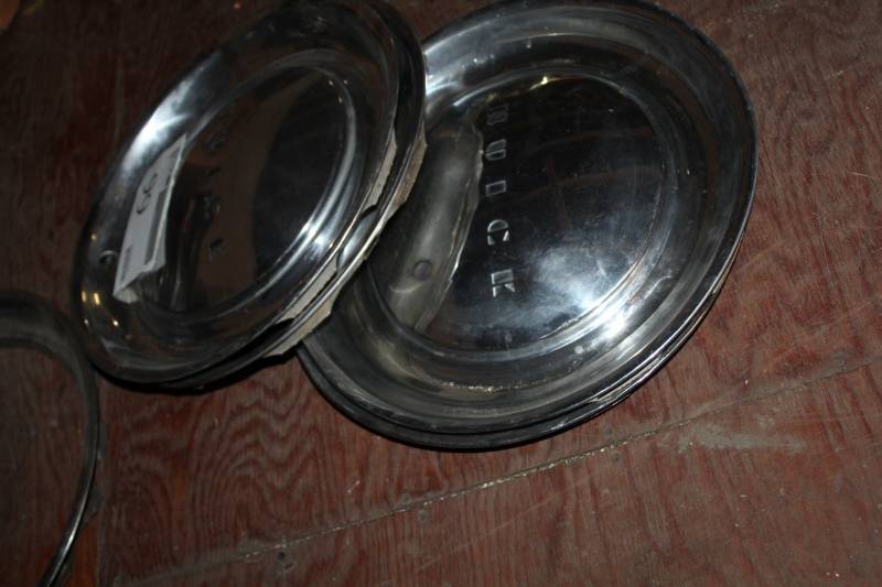 lot 99 image: Buick Wheel Hubcaps