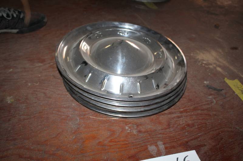 lot 97 image: Chevrolet Wheel Hubcaps