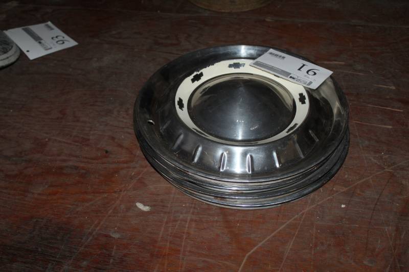 lot 91 image: Chevrolet Wheel Hubcaps