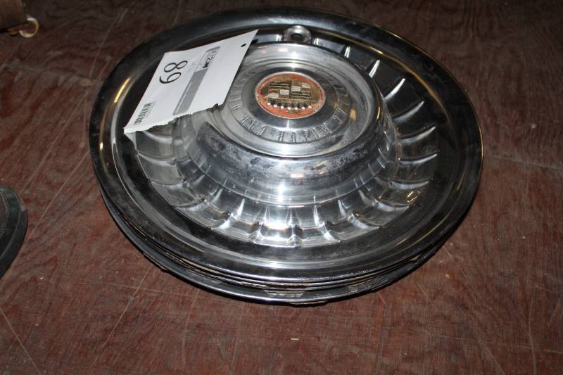 lot 89 image: Cadillac Wheel Hubcaps