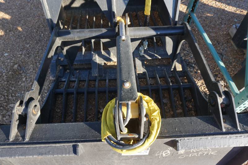 lot 9 image: Universal Mount Bobcat Skid Loader Skid Steer 48 Rock Grapple Bucket