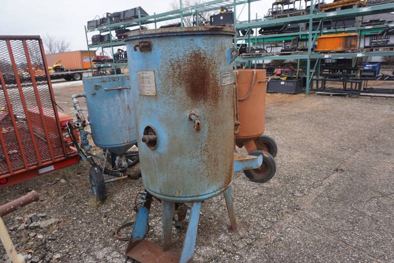lot 21 image: Bower Tools Bower Blaster Model 12CAPBKD Commercial Sand Blasting Pot