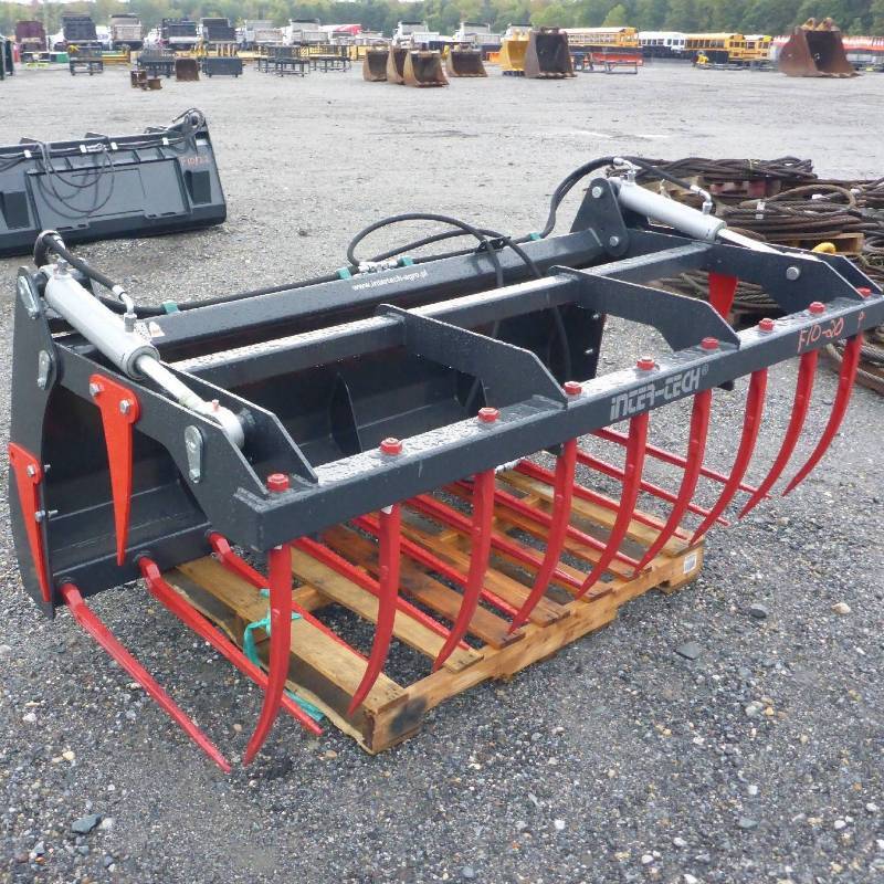 lot 11 image: Universal Mount Bobcat Skid Loader Skid Steer 78 Crocodile HaySilage Grapple