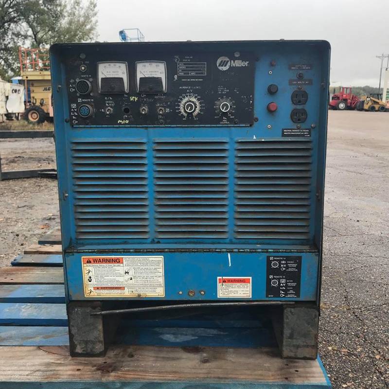 lot 23 image: 1990 Miller Model 98282 Welder 136 amp 3 Phase 60 hz
