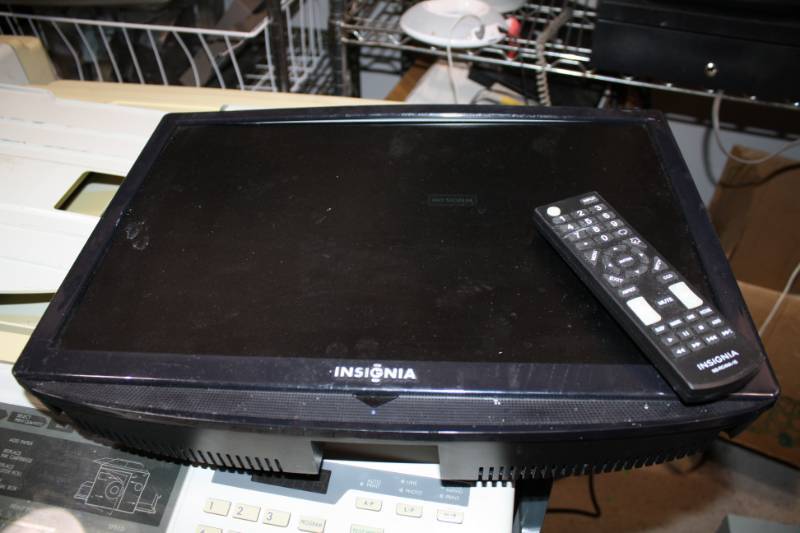lot 42 image: Insignia LCD TV