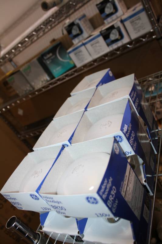 lot 100 image: GE Indoor Flood Lights 65W
