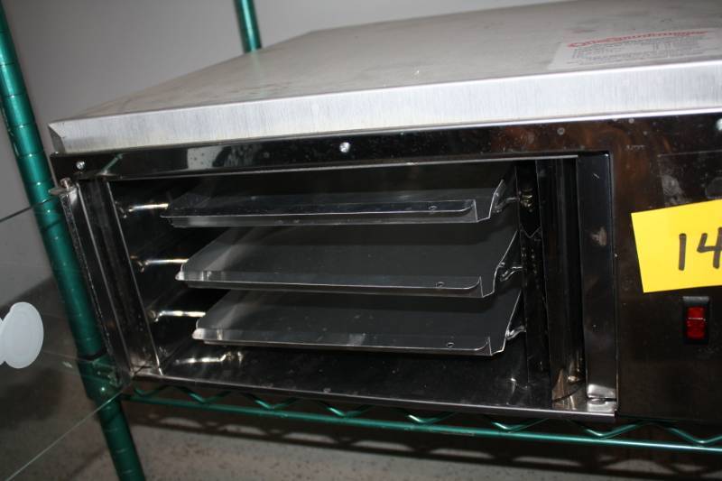 lot 142 image: Otis Spunkmeyer Oven