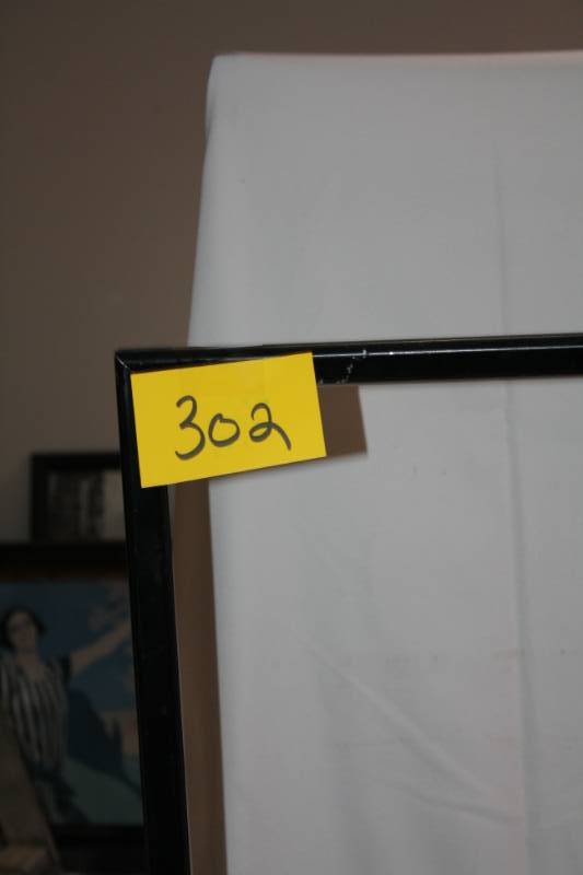lot 302 image: Sign Stand
