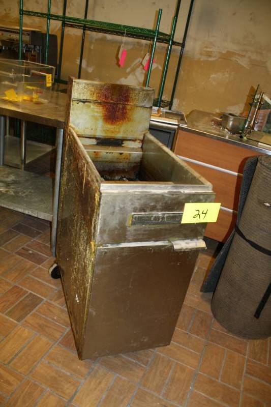 lot 24 image: American Range Fryer