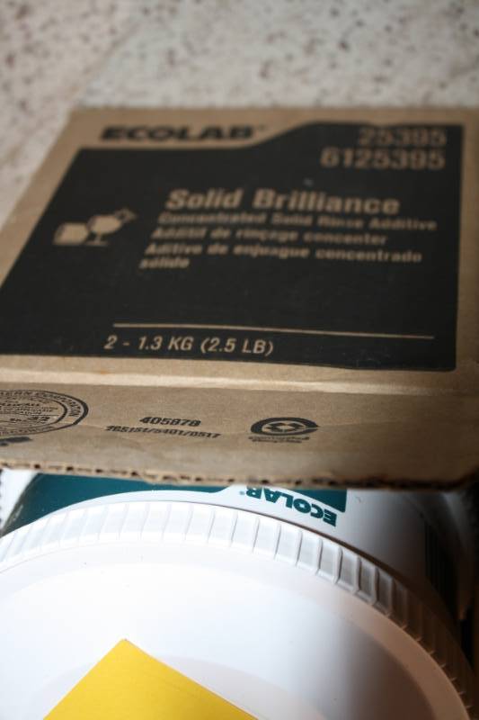 lot 174 image: Ecolab Solid Brillance