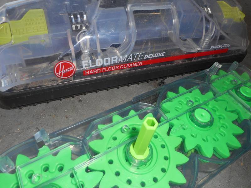 lot 32 image: Hard Floor Cleaner Vacuum